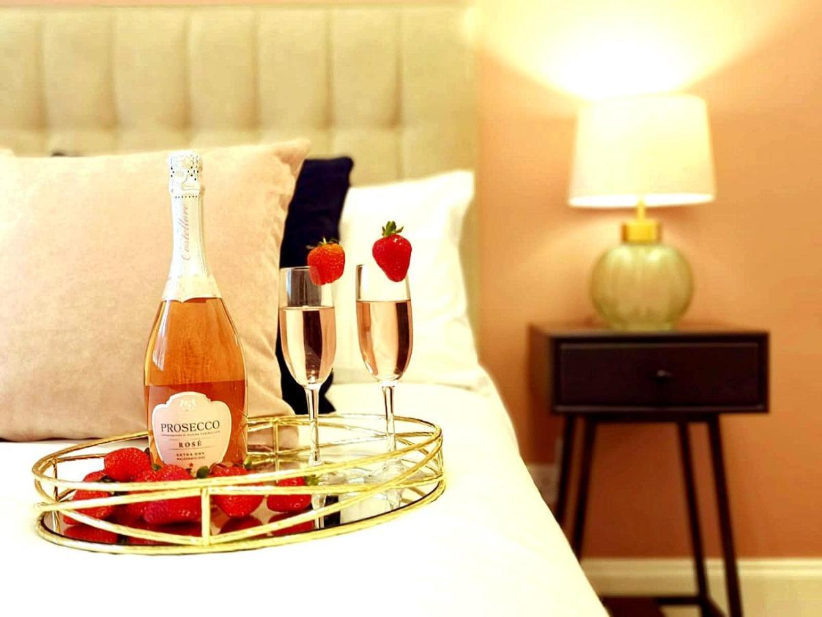 Bright And Stylish 2 Bedroom Town Centre Sleeps 5 Free Parking Appartement