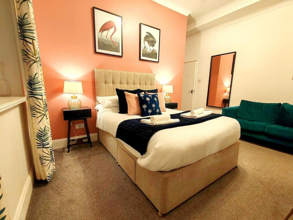 Bright And Stylish 2 Bedroom Town Centre Sleeps 5 Free Parking Appartement