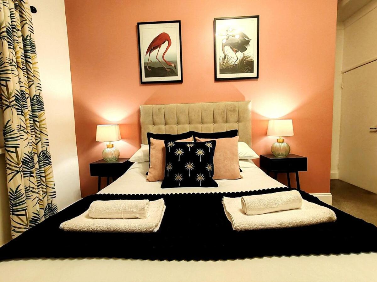 Bright And Stylish 2 Bedroom Town Centre Sleeps 5 Free Parking Appartement *
